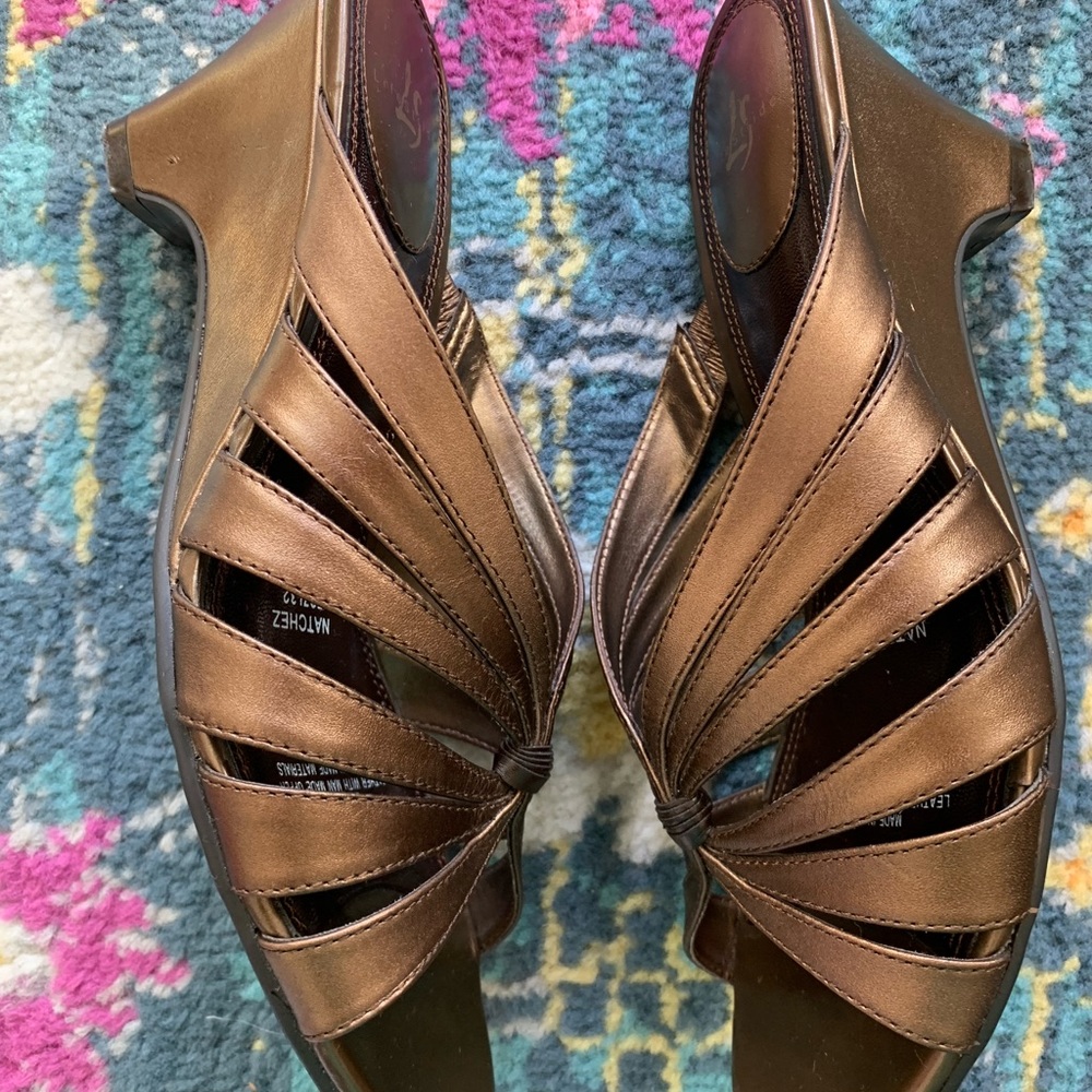 Excellent Condition, Life Stride “Natchez-Bronze” Sandal, Comes w/ Box, Size 7.5 - Picture 5 of 8